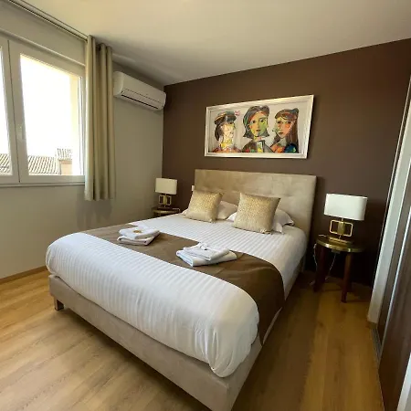 Lägenhet Yves Saint Laurent/ Coco Chanel Albi