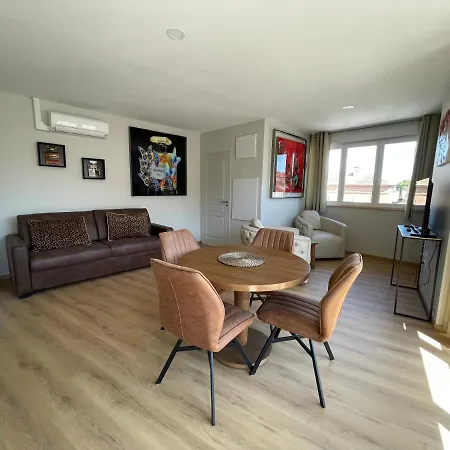 Yves Saint Laurent/ Coco Chanel Lägenhet