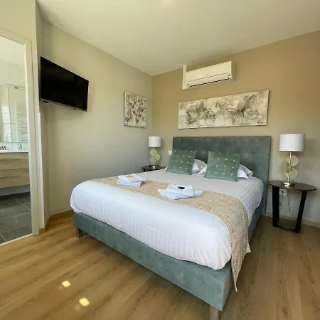 Yves Saint Laurent/ Coco Chanel Lägenhet Albi