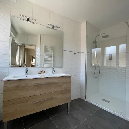 Yves Saint Laurent/ Coco Chanel Lägenhet Albi