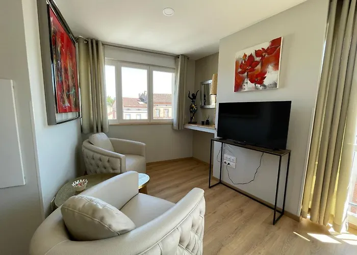 Appartement Yves Saint Laurent/ Coco Chanel *