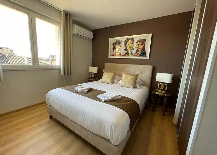 Appartement Yves Saint Laurent/ Coco Chanel Albi