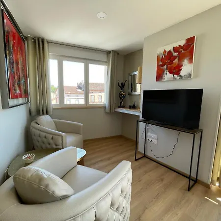 アパート Yves Saint Laurent/ Coco Chanel *