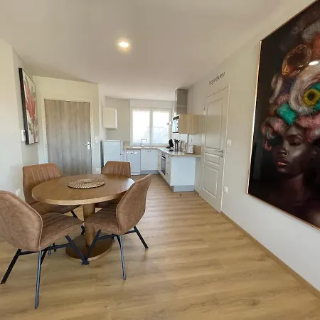 アパート Yves Saint Laurent/ Coco Chanel *